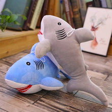 Lade das Bild in den Galerie-Viewer, Jetzt Niedlicher Plüsch Hai (36cm) Stofftier bei Kuscheltiere.store kaufen
