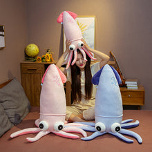 Lade das Bild in den Galerie-Viewer, Jetzt Plüsch Squid Tintenfisch XXL Kuscheltier bei Kuscheltiere.store kaufen
