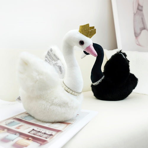 Jetzt Wundervoller Weißer oder Schwarzer Schwan als Stofftier mit Krone (ca. 28cm) bei Kuscheltiere.store kaufen