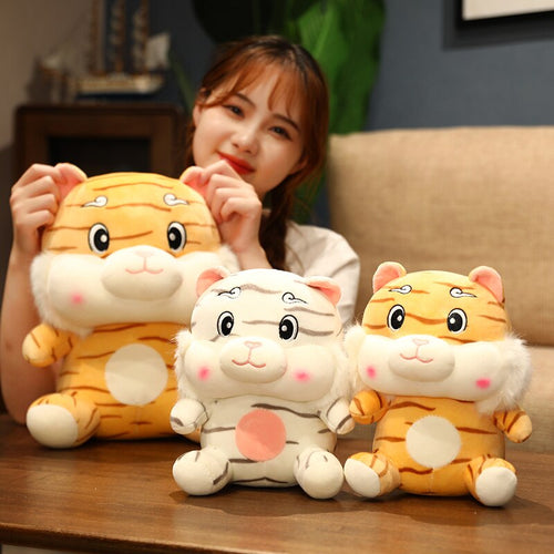 Jetzt Sitzendes Tigerchen Plüsch Tier 20/35/45cm bei Kuscheltiere.store kaufen