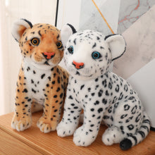 Lade das Bild in den Galerie-Viewer, Jetzt Leopard oder Schnee Leopard Kuscheltier (ca. 28/32cm) bei Kuscheltiere.store kaufen
