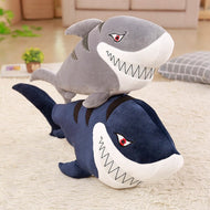 Jetzt Lustiger Hai mit fiesem Grinsen Stofftier (55-120cm) bei Kuscheltiere.store kaufen